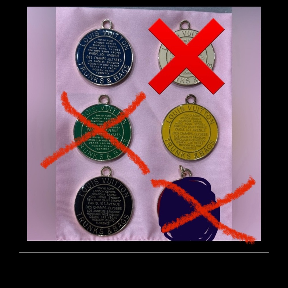 Medallion - LV Trunks & Bags‎ charm (chose one)